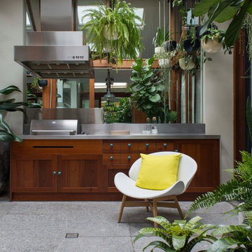 Warehouse courtyard: Clovelly