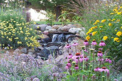 Inspiration for a transitional landscaping in Minneapolis.