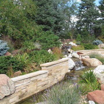 Water Feature with Retaining Wall