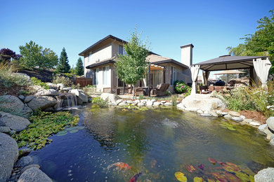 Photo of a large rustic drought-tolerant and full sun side yard gravel water fountain landscape in Sacramento for spring.