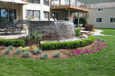 Design ideas for a mid-sized contemporary full sun backyard landscaping in Detroit for summer.