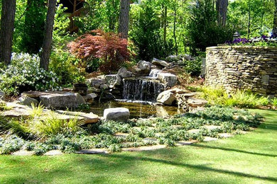Inspiration for a traditional landscaping in Atlanta.