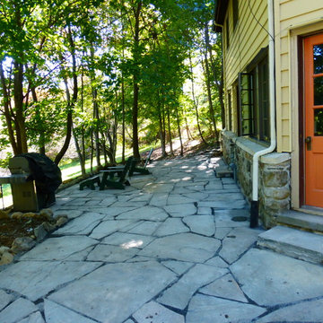 Weekend Getaway - Side yard with view of apple orchard