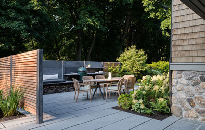 Stylish Side Yard Dining Area With a Grilling Station