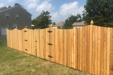 Design ideas for a mid-sized traditional full sun backyard landscaping in Philadelphia.