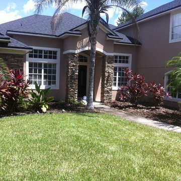 Winter Springs Residence - front yard