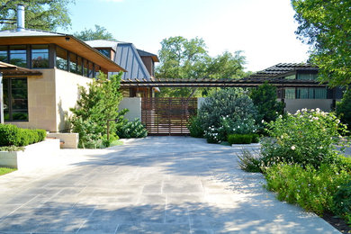 Photo of a contemporary landscaping in Austin.