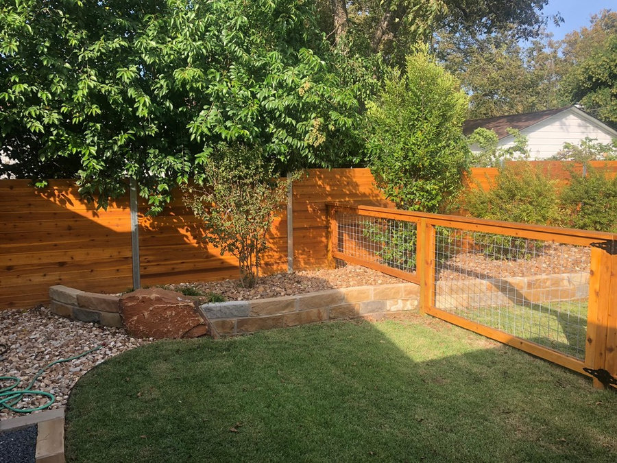 Xeriscape, Sandstone boulder built into raised Sandstone bed
