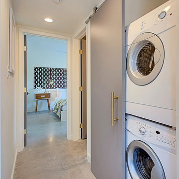 3 Palms - Laundry Closet