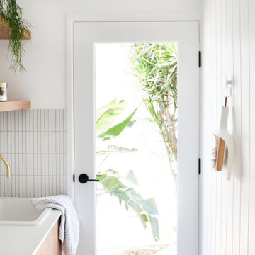 A white Smartstone benchtop helps a Queensland laundry