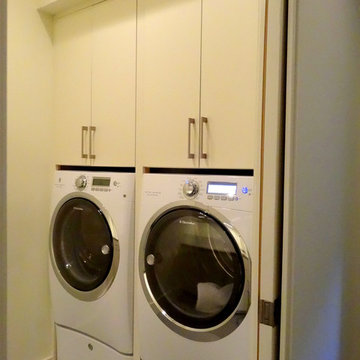 Burnsville // Guest Laundry Room