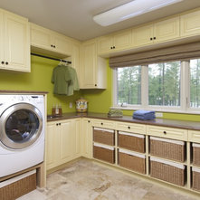 Traditional Laundry Room by Laurysen Kitchens Ltd.
