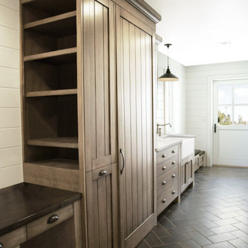 Casual Cottage Style - Mudroom www.hryanstudio.com