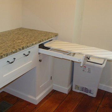 Colonial Estate Laundry Room
