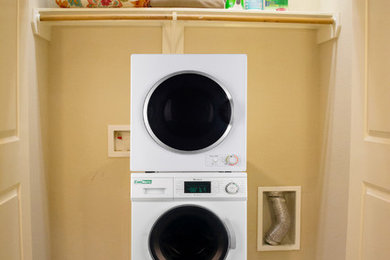 Photo of a modern utility room in Houston.