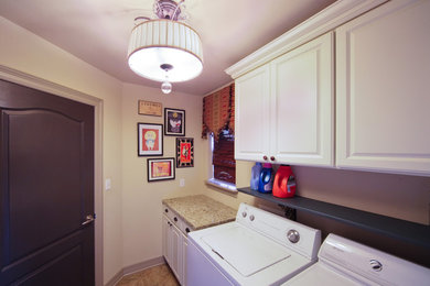 Laundry room - traditional laundry room idea in New Orleans