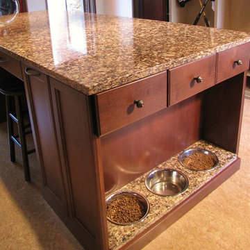 Doggie cafe - dog food feeding station