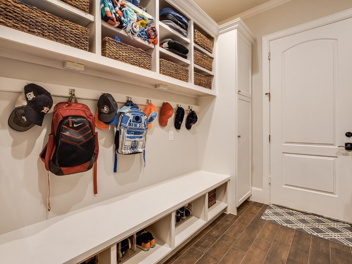 Laundry - Transitional Laundry Room