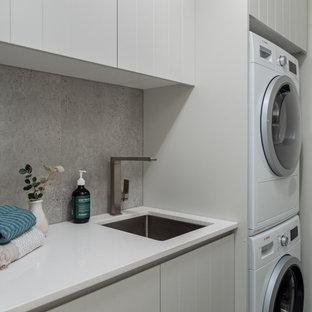 This is an example of a contemporary laundry room in Melbourne.