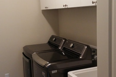 Elegant laundry room photo in Toronto