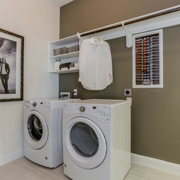 Houston, Texas | The Grove at Canyon Lake West - Premier Rosewood Laundry Room