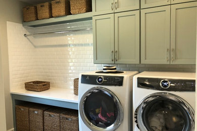 Laundry room - modern laundry room idea in St Louis