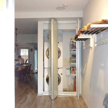 Bifold Laundry Closet Doors - Photos & Ideas | Houzz