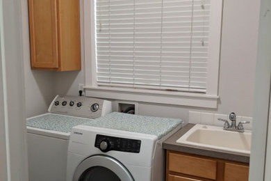 Dedicated laundry room - small craftsman galley dedicated laundry room idea in Portland