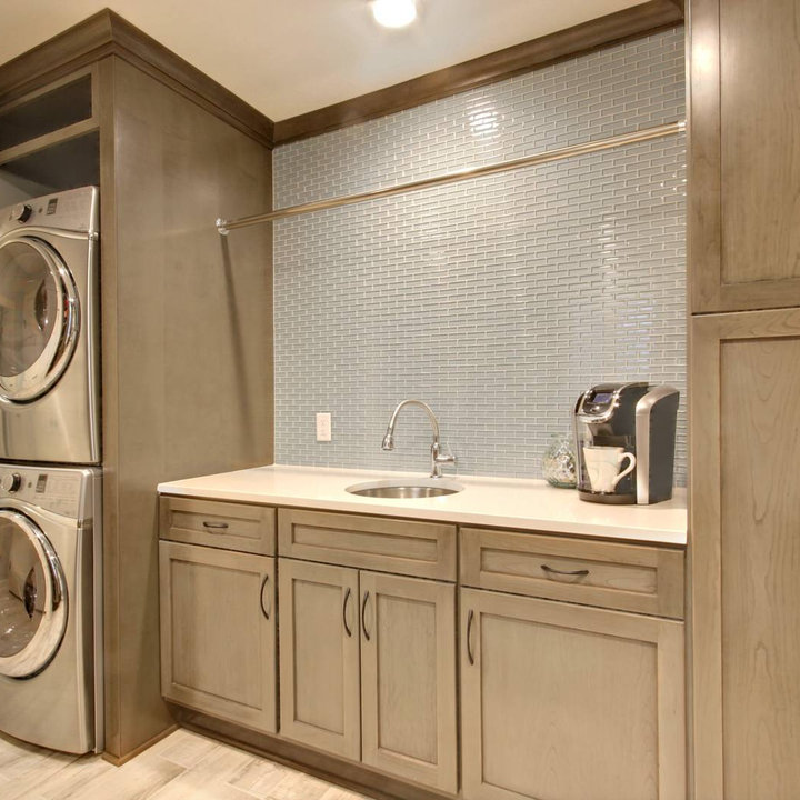 75 Most Popular 75 Beautiful Laundry Room with Onyx Benchtops and White