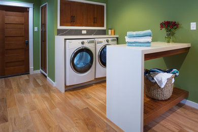 Laundry room - contemporary laundry room idea in Philadelphia