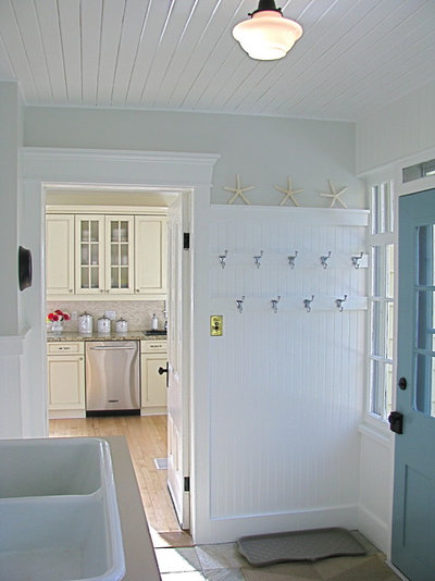 Traditional Laundry Room by HARDROCK CONSTRUCTION