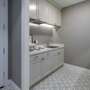 Laundry room with cabinets, Bend, Oregon