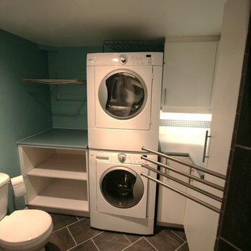 Laundry Room with Full Bath