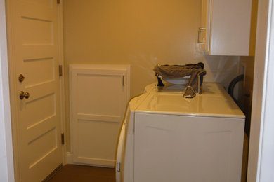 Laundry room - traditional laundry room idea in San Francisco