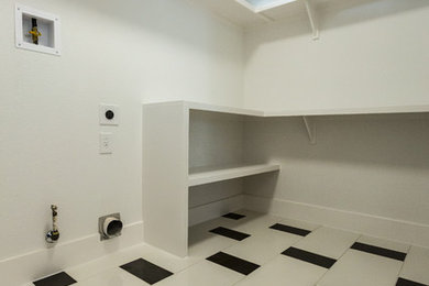 Laundry room - modern laundry room idea in Austin