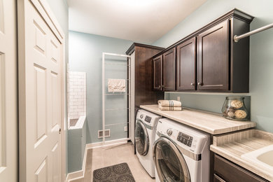 Design ideas for a classic utility room in Chicago.