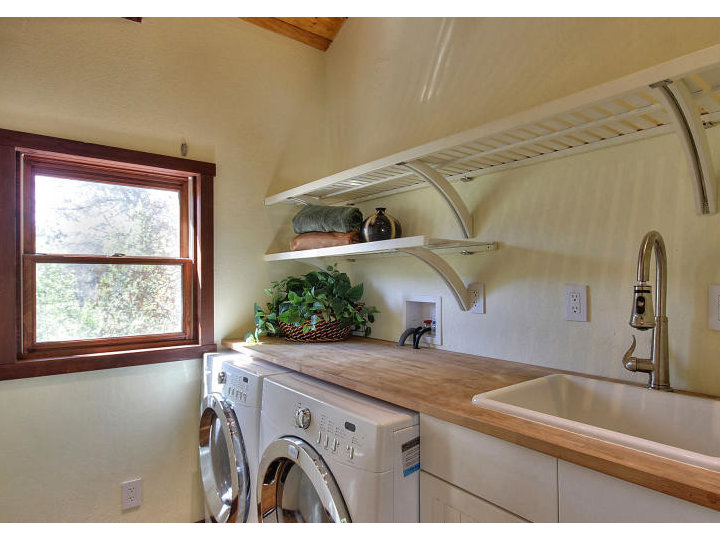 Laundry - Farmhouse Laundry Room