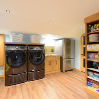 https://st.hzcdn.com/fimgs/pictures/laundry-rooms/midcentury-modern-basement-remodel-floor-to-ceiling-carpet-one-floor-and-home-img~a4d157e20c706cbd_6573-1-a648d78-w200-h200-b0-p0.jpg