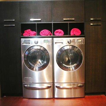 Modern small laundry room in Buenos Aires