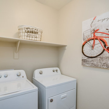 Phoenix, Arizona | Monterra Village - Castillo Bluebell Laundry Room
