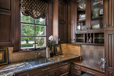 Example of a classic laundry room design in Nashville