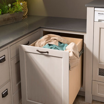 Pull-Out Laundry Hamper