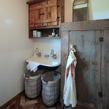 Rabbit Ridge Farm - Log Cabin Master Bath, Dressing Room & Laundry Room