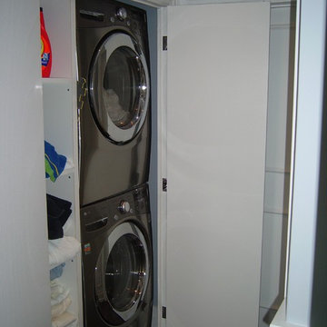 Space-saving laundry closet