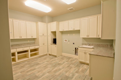 Example of a classic laundry room design in Seattle
