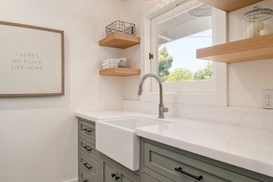 Example of a minimalist laundry room design in Orange County