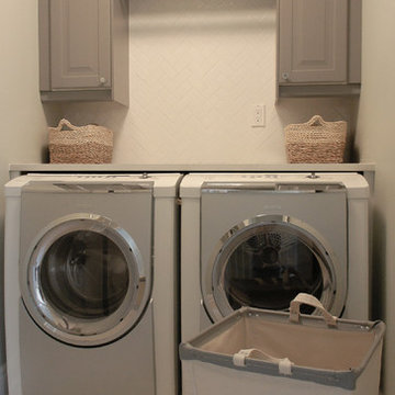 Tiny Classic Style Laundry Room