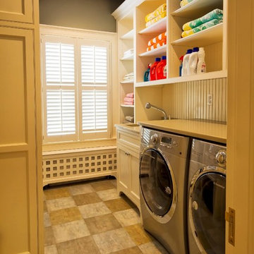 Traditional Kitchen Kitchen and Laundry Room