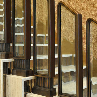 Foto di una grande scala curva