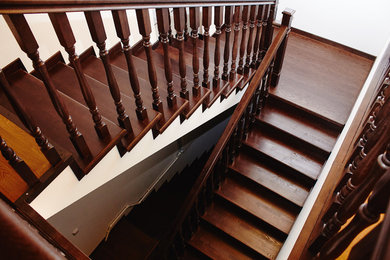 Источник вдохновения для домашнего уюта: деревянная лестница с деревянными ступенями и деревянными перилами
